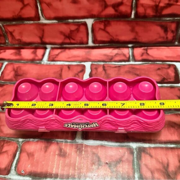 Hatchimals Pink Egg Carton case w/figures - Picture 3 of 7